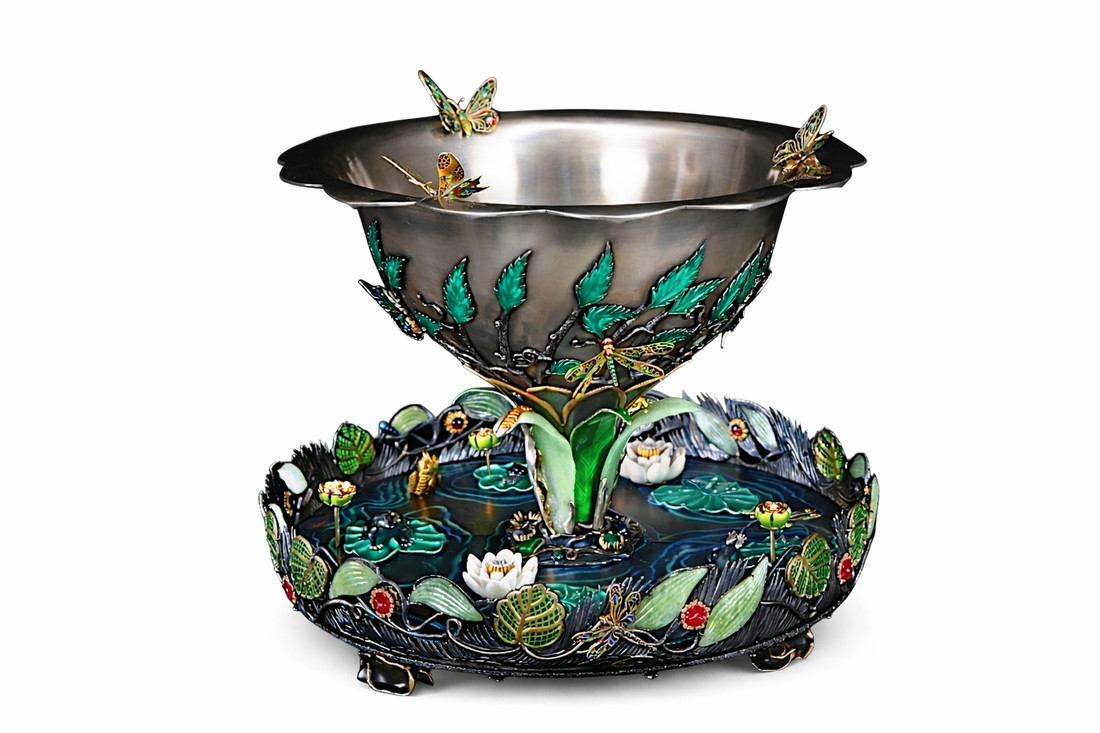 Hand carved gemstone jewelry and luxury object showcasing sculptural design and fine craftsmanship by the Konforti family atelier