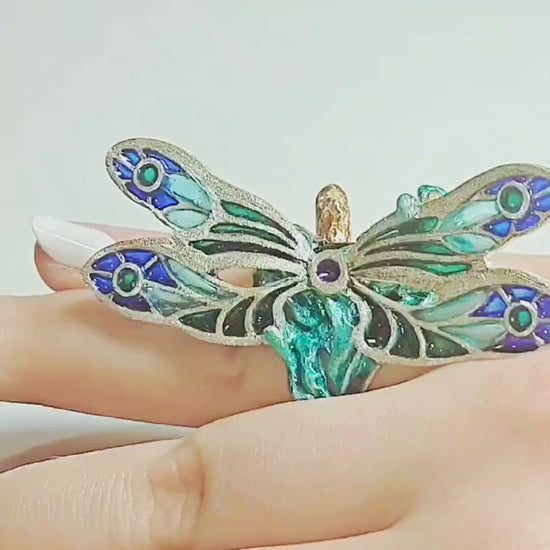 Video of the Enchanted Dragonfly ring by Konforti Jewelry worn on a hand, featuring a 7.5 ct green tourmaline set in handcrafted 960 silver with Limoges enamel and plique-à-jour dragonfly wings.